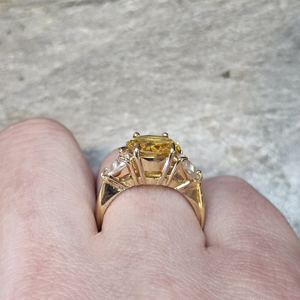 VTG 60s Yellow Cocktail Ring 18K HGE Gold Plate Rhinestone Sz 7 Round Cut - Picture 16 of 16